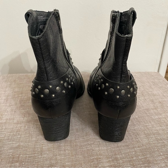 Born Slater Black Leather Studded Heeled Boots Woman’s 7.5 Side Zip Booties - Picture 4 of 10